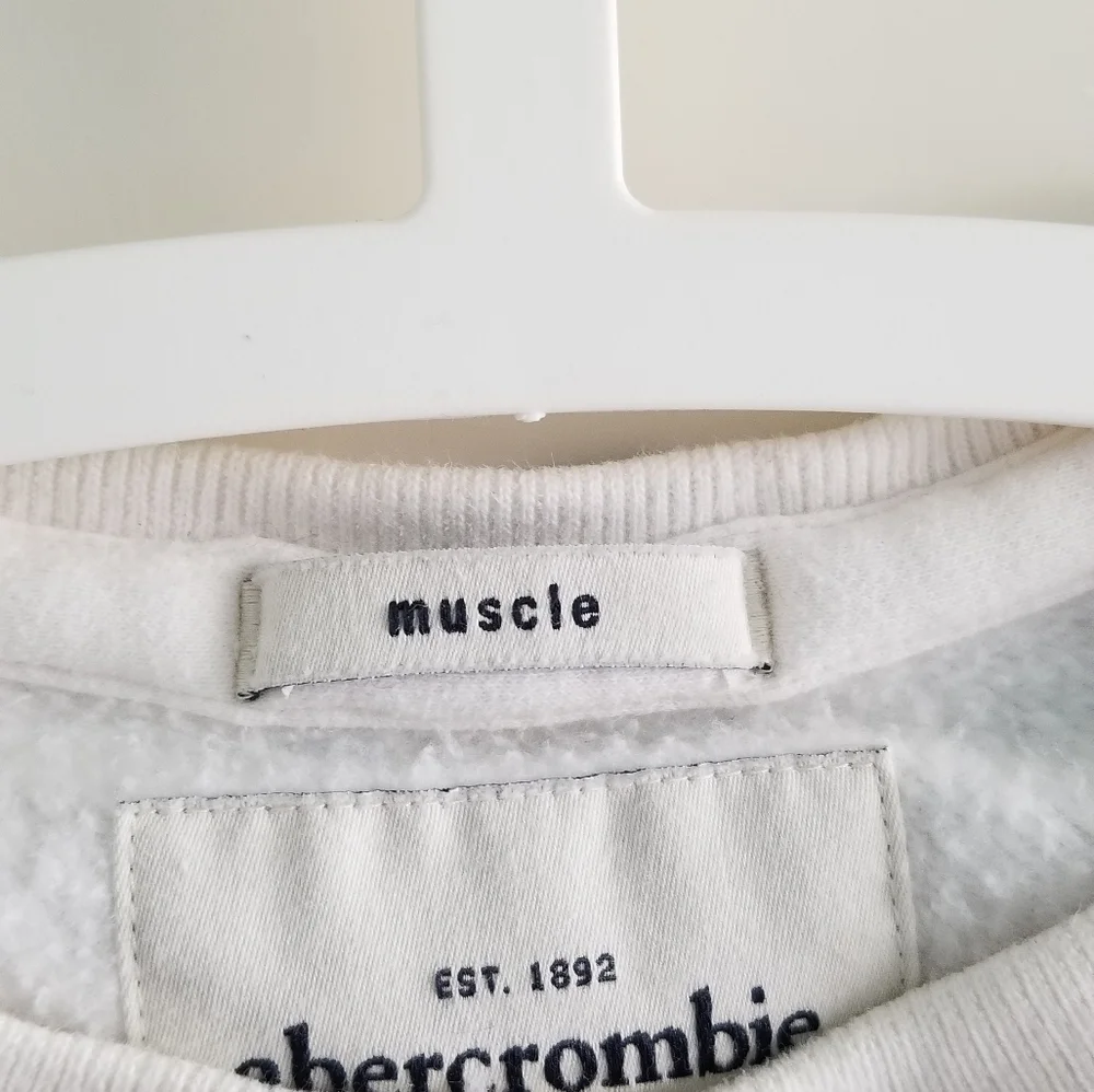 💕 Abercrombie White Fleecy Cotton Blend Top